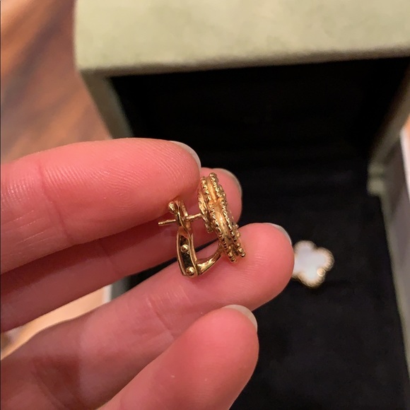 SOLD💢Van Cleef & Arpels earrings Mother of Pearl - Picture 4 of 8